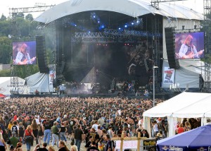 2008: Auftritt mit der D.O.D.C. Drumline beim Bang Your Head Festval